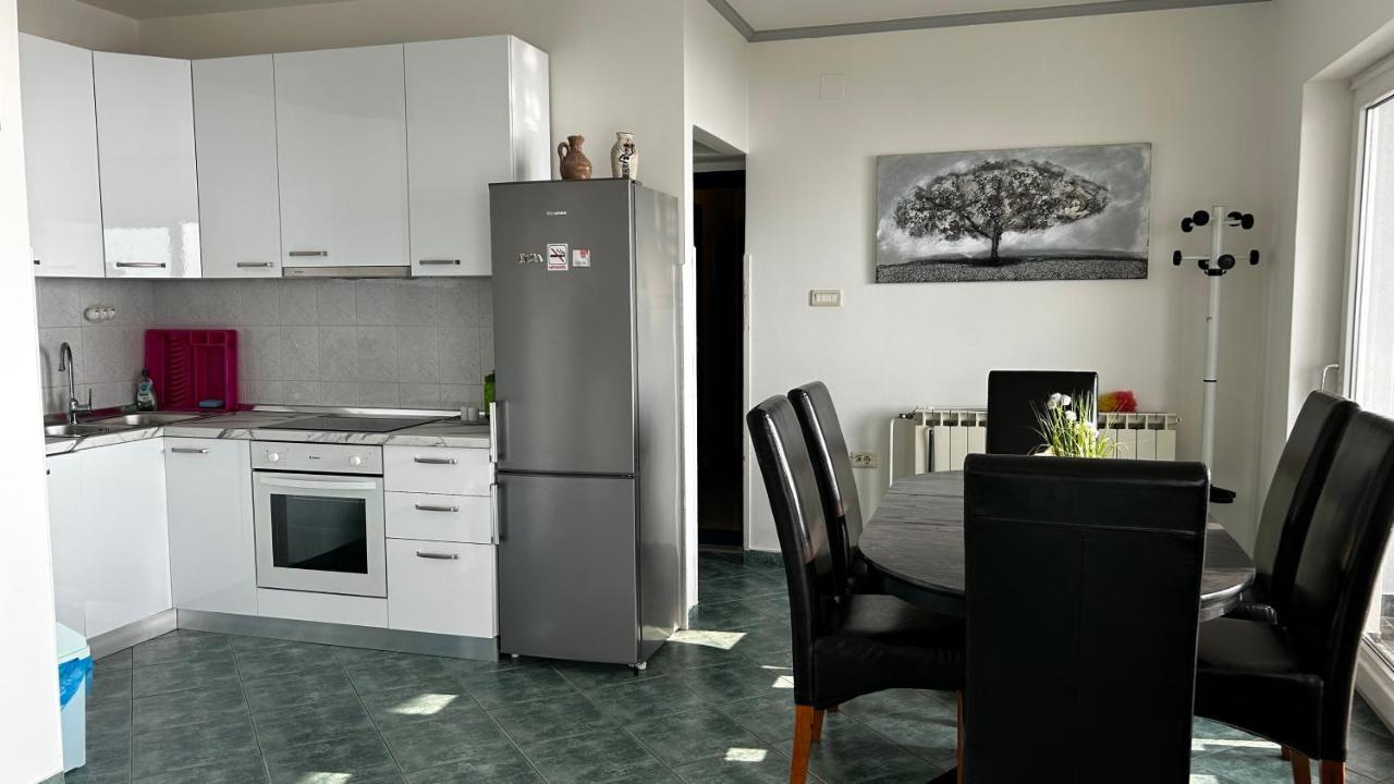 Apartman Giani With Swimming Pool *