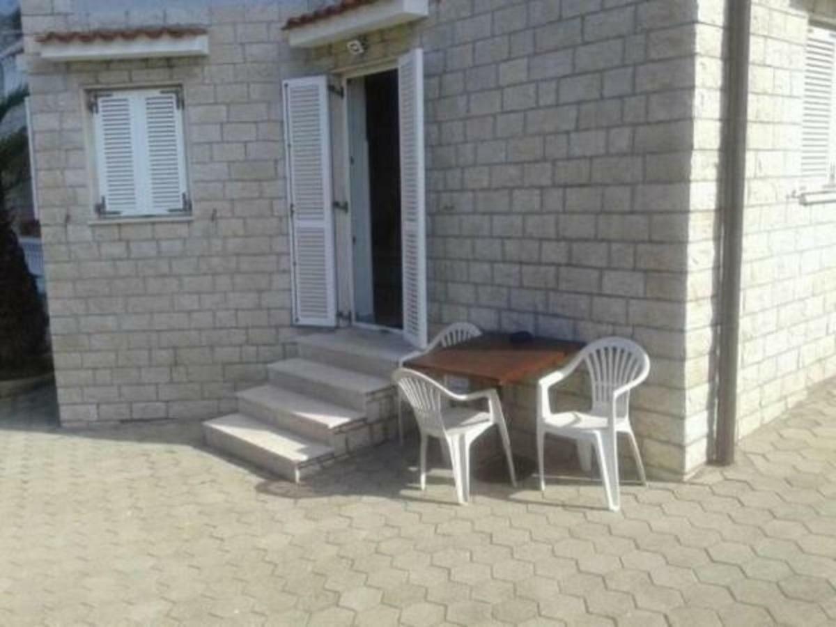 Giani With Swimming Pool Apartman