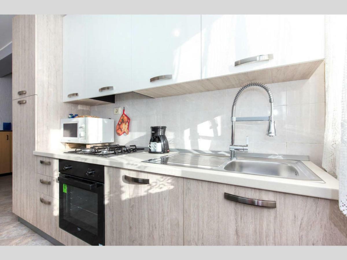 Giani With Swimming Pool Apartman