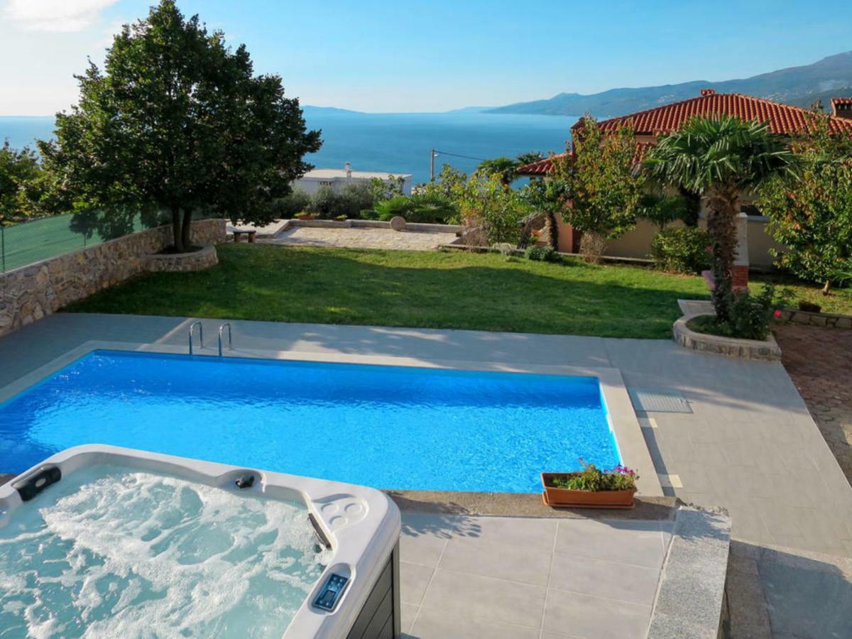 Giani With Swimming Pool Apartman Opatija